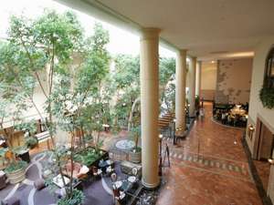 �����������A�J�������郍�r�[